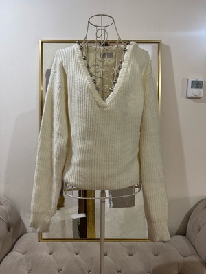 Pink Woman knitted pullover like new, beige with studs