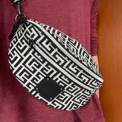 Crossbody bag black and ecru with geometric shapes 70s style like new