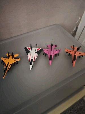 Metal toy airplanes like new, all together