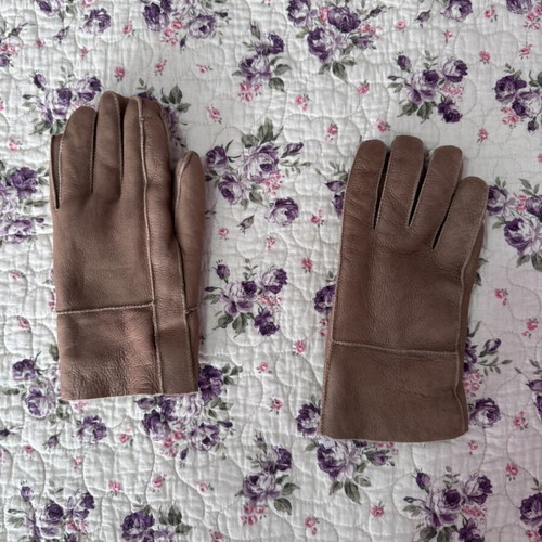 Brown suede gloves with fur lining like new