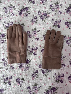 Brown suede gloves with fur lining like new