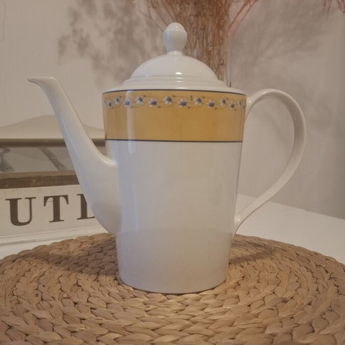 Teapot 18cm height like new