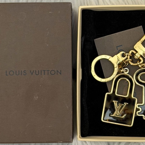Louis Vuitton bag charm keychain new, gold and brown enamel