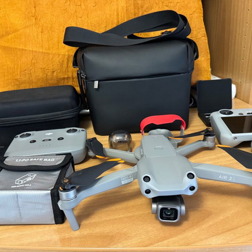 DJI Air 2s Combo drone like new with DJI RC control and 5 batteries