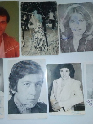 Photographs with autographs of actors and singers used, pack of 8