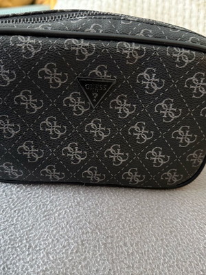 Guess τσαντάκι Velloza Smart Accessories σε άψογη κατάσταση, μαύρο