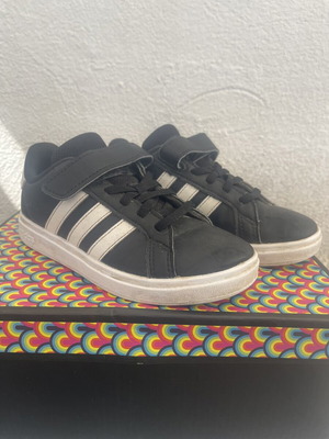 Adidas αθλητικά παπούτσια μέγεθος 30 μεταχειρισμένα, μαύρα