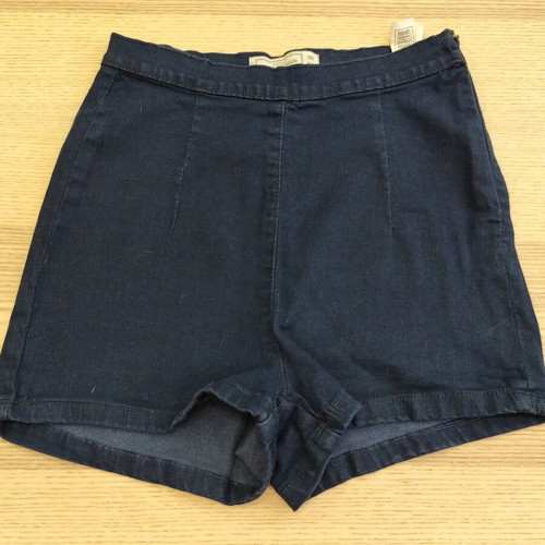 Pink Woman pin up denim shorts, like new, dark blue, size M