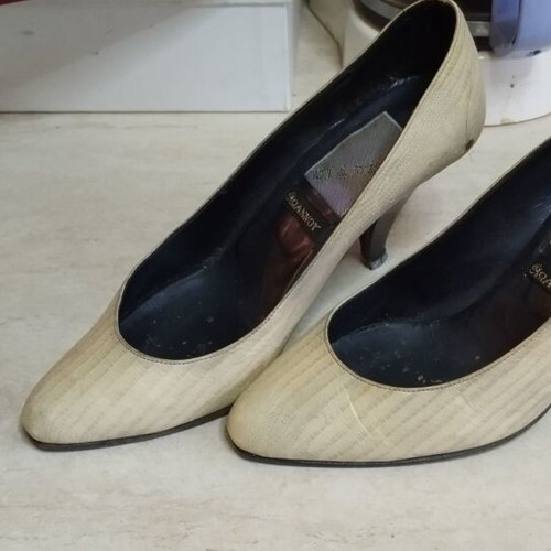 Leather pumps used with snake pattern size 35 beige