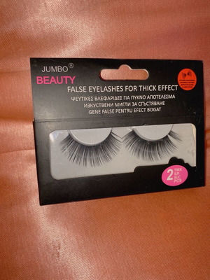 Jumbo false eyelashes new for dramatic look