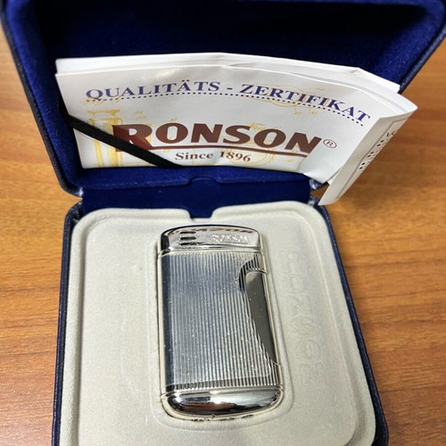Ronson lighter like new, authentic