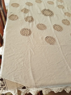 Handmade round tablecloth like new with ecru lace