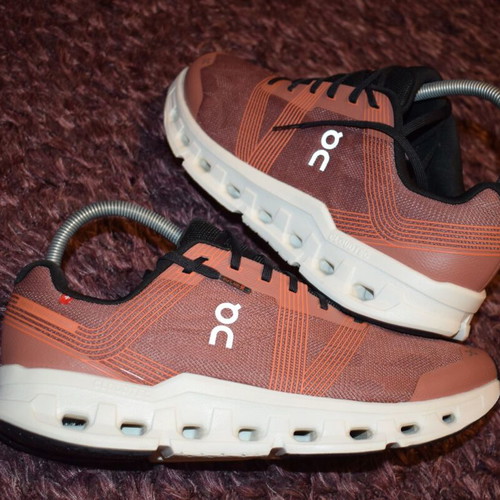On sports shoes size 47 brown like new