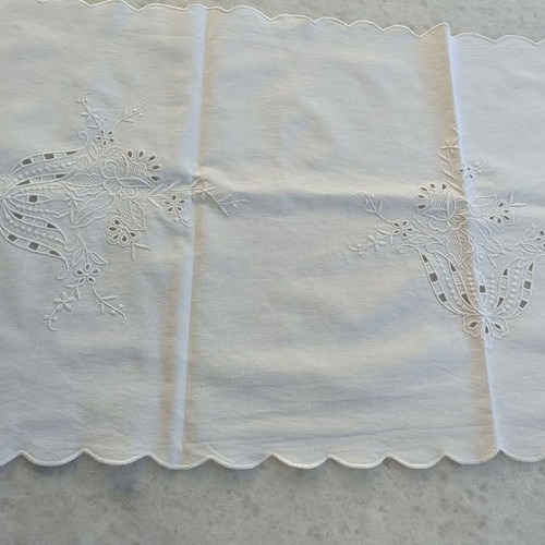 Embroidered white table runner used, 100×43 cm, elegant embossed design