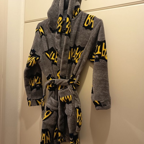 Batman fleece robe like new, size 7-8 years