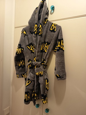 Batman fleece robe like new, size 7-8 years