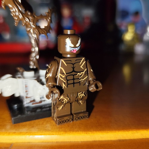 Jim Symbiote figure like new with base and symbiote effect