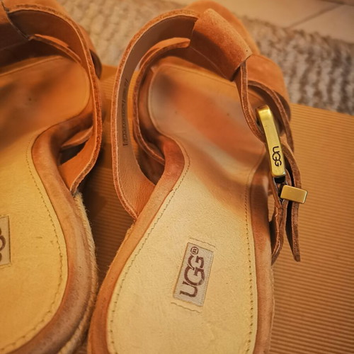 Ugg Australia wedges size 37 like new, suede tan