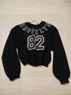 Jennyfer women's cropped sweatshirt size M used