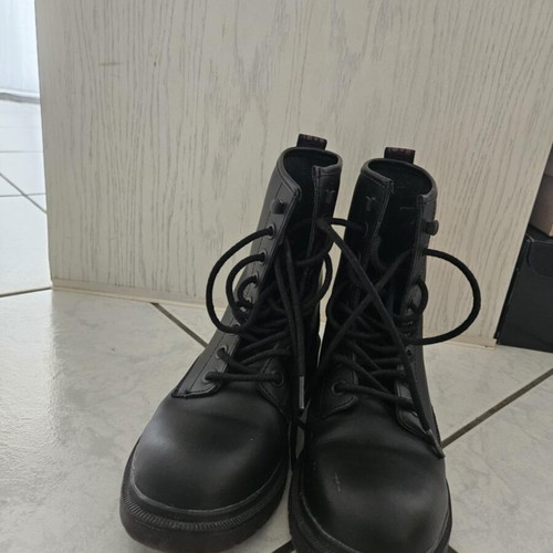 Wrangler boots like new with burgundy details size 38