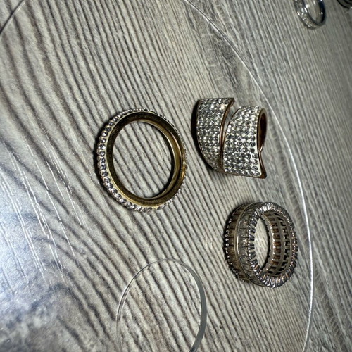 Set of 3 rings like new, gold color with stones