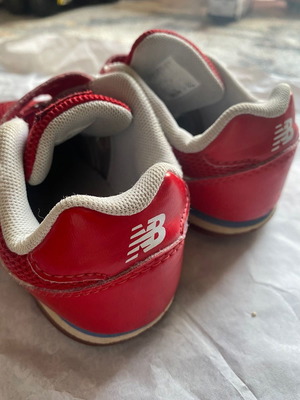 Παιδικά παπούτσια New Balance μεταχειρισμένα, 27,5 κόκκινα