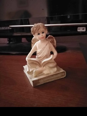 Angel figurine beige color like new
