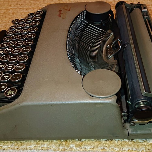 Corona Zephyr typewriter used, collectible vintage model
