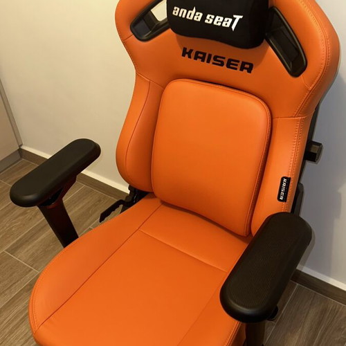 Anda Seat Kaiser 4 V2 Orange gaming chair like new