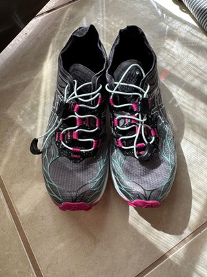 Asics Fujispeed Flytefoam αθλητικά σαν καινούργια, νούμερο 37, στενή γραμμή