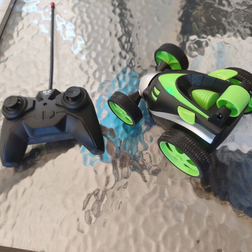 Remote control car like new, does special tricks