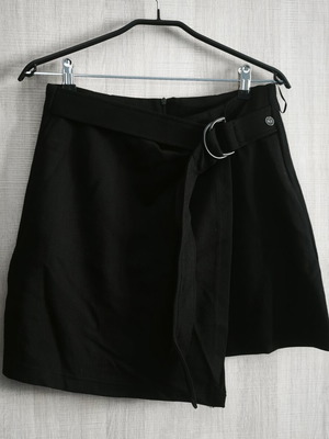 ALE Mini Skirt like new, size large, black