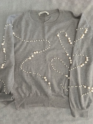 Zara sweater with pearls gray like new, size M