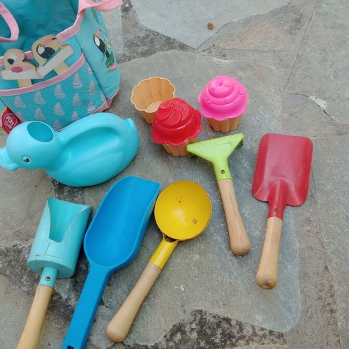 Kids beach play set with tools, board and folding chairs