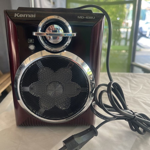 Kemai MD-638U Portable Speaker Radio like new, black and red