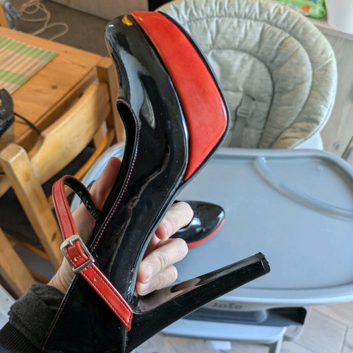 Pan Pan Shoes luxury black patent leather pumps with red details like new