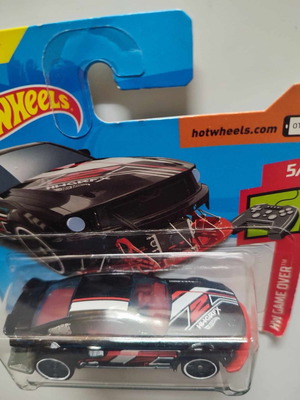Ford Mustang 2005 модел кола 1:64 мащаб Hot Wheels нов