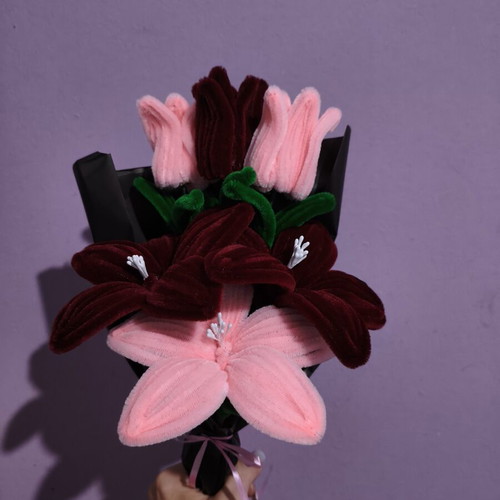 Handmade flower bouquet in pink and burgundy, 6 flowers