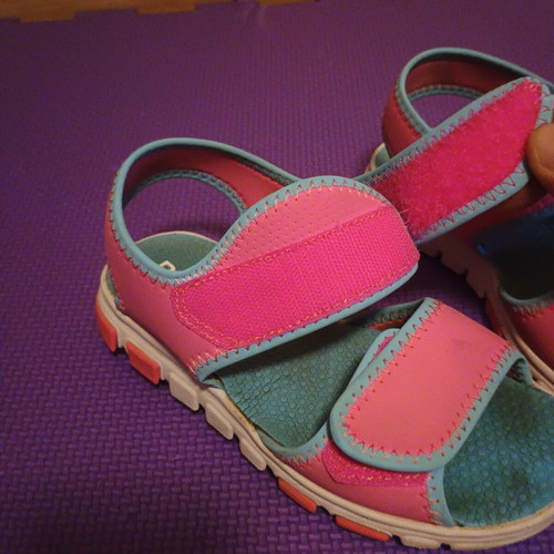 Reebok sandals size 31.5 like new, pink, very comfortable