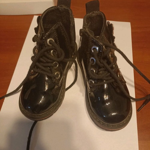 Minie boots used for girl size 22