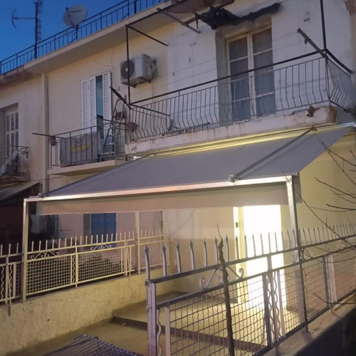 Διαμέρισμα Καλλιθέα Τζιτζιφιές ανακαινισμένο, ισόγειο, 37 τ.μ., με κήπο και θέση στάθμευσης