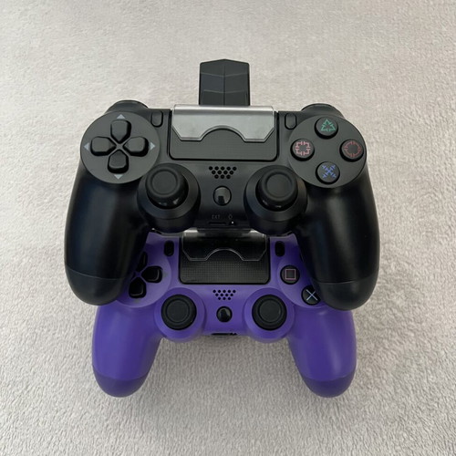 PlayStation 4 Slim 1TB σαν καινούργιο με 2 χειριστήρια DualShock 4 και βάση φόρτισης