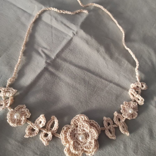 Abysse handmade knitted necklace beige new