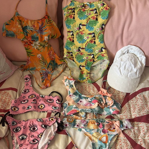 Girls' swimwear set used, 4 pieces with hat, age 8