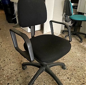 2 τροχήλατες καρέκλες με μπράτσα και υφασμάτινο κάθισμα/πλάτη