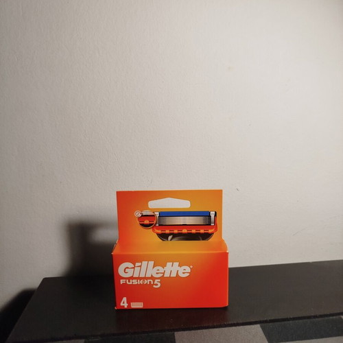 Gillette Fusion 5 replacement razor blades new, sealed packaging