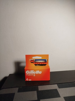 Gillette Fusion 5 replacement razor blades new, sealed packaging