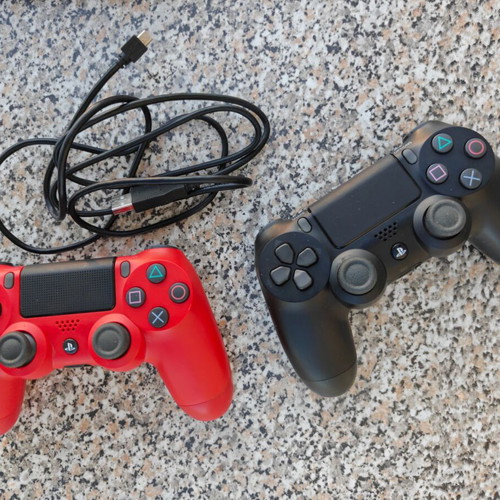 Sony PS4 Slim 500GB κονσόλα με 2 χειριστήρια και NBA 2K19, FIFA 19