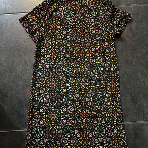 Black short-sleeve dress like new with colorful boho geometric pattern