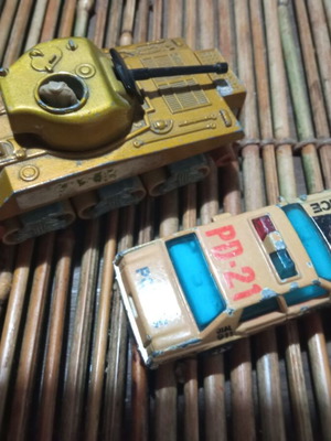 Matchbox vintage metal toy cars used, set of 2